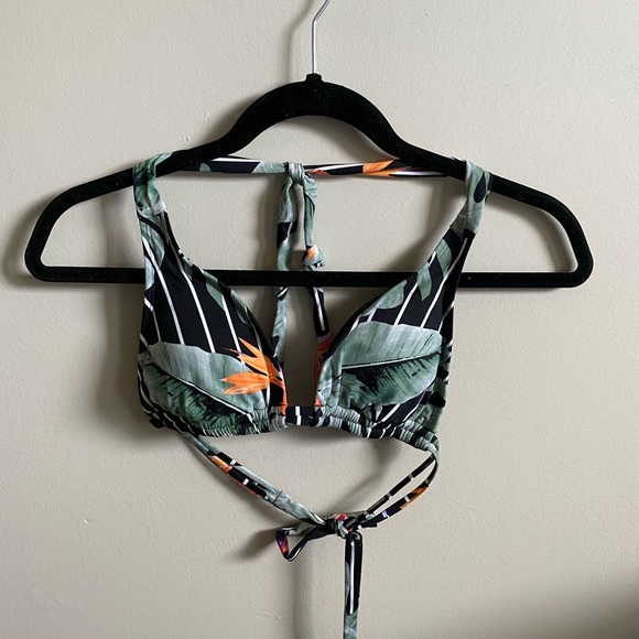 NWOT Skye TOKELAU Celeste Triangle Bikini Top - Picture 2 of 6